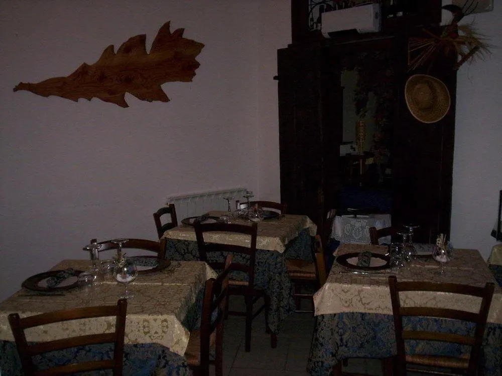 艾垂里奥尼酒店 Campiglia dʼOrcia 3*,